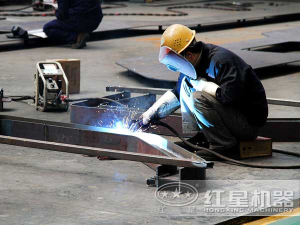 定制生產長石磨粉機磨輥現場圖