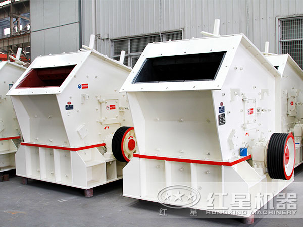 各種大小型號的反擊式破碎機