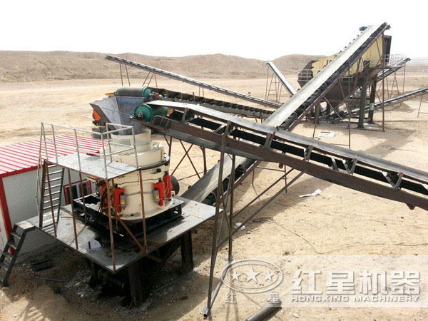 2200鵝卵石圓錐破碎機細碎現場