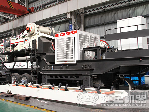 全自動式的碎石機設(shè)備_移動碎石機