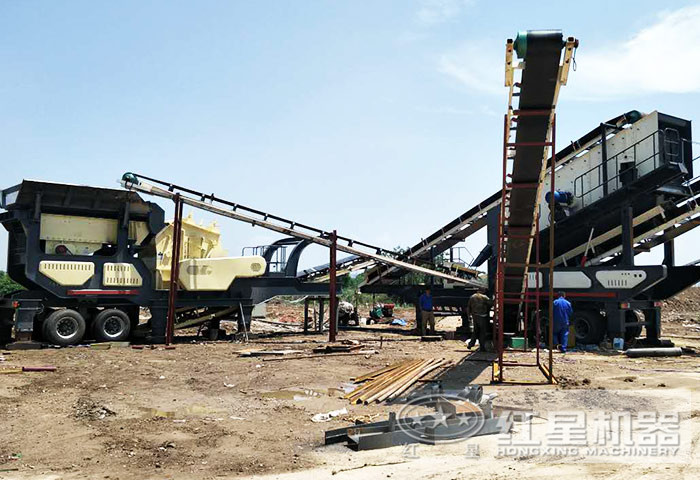 移動碎石機作業(yè)現(xiàn)場