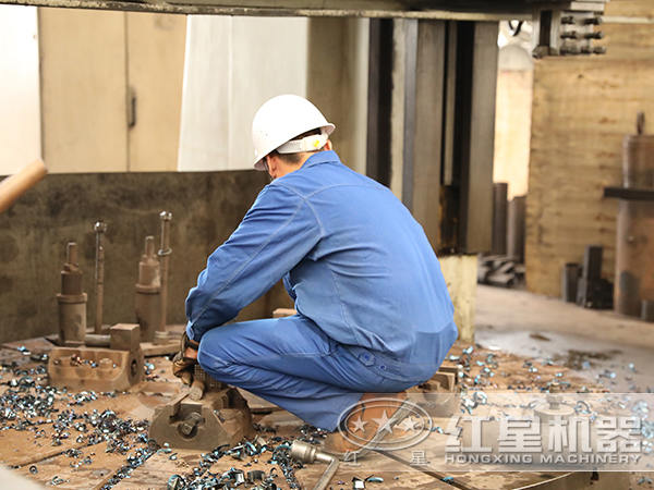 紅星技術人員認真作業