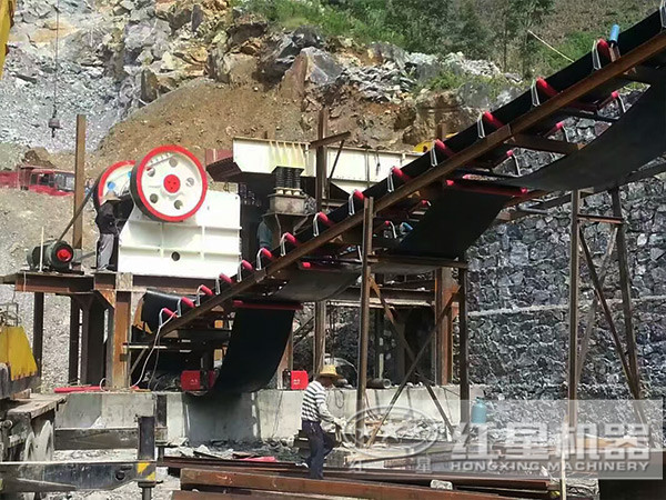 鄂式破碎機現場