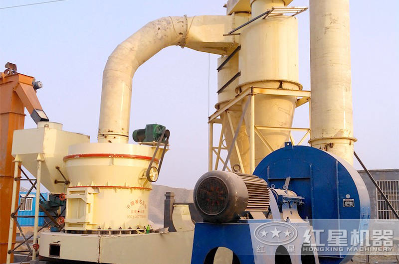 400目的雷蒙磨粉機加工現場