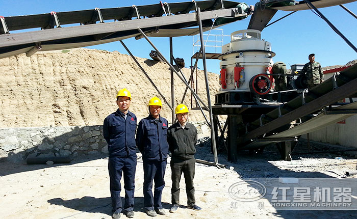 HP400圓錐破碎機作業現場