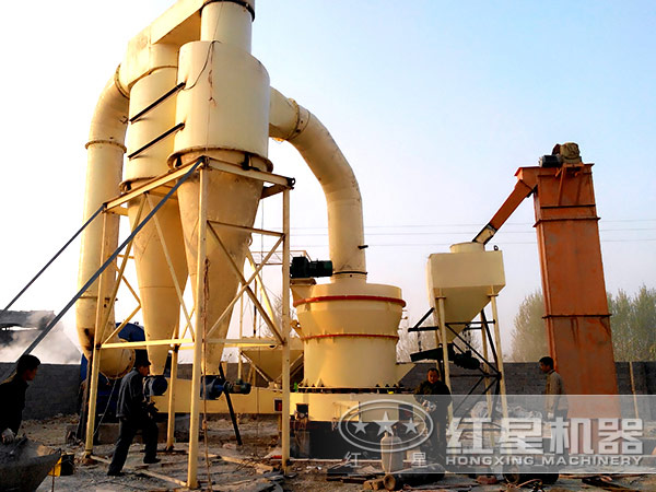 小型石頭磨粉機(jī)可以對(duì)多種物料進(jìn)行加工，適用于礦山、建材等領(lǐng)域