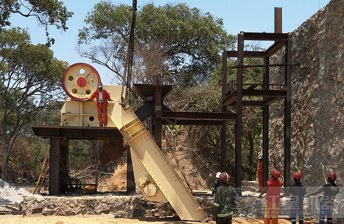 紅星工程師現場為客戶指導安裝制沙生產線