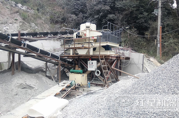 石頭制砂作業現場