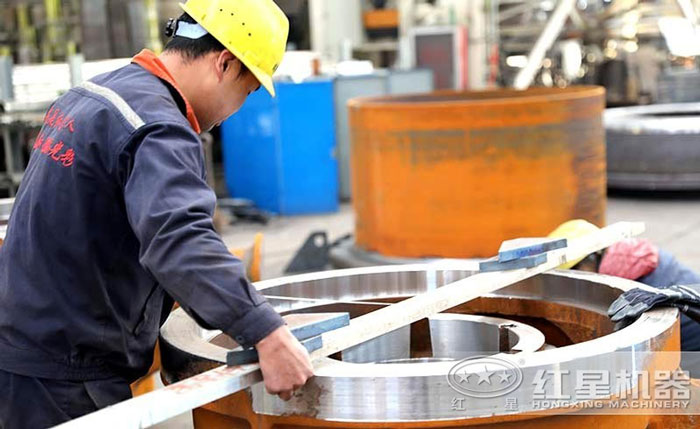 紅星機器車間工人作業現場