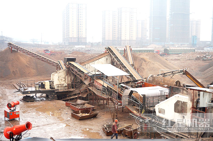 移動碎石機作業現場配置噴淋裝置更環保