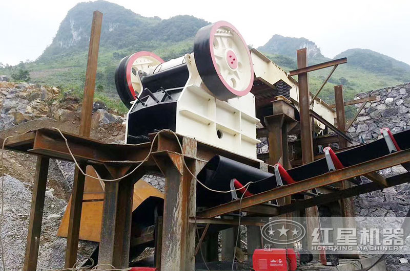 顎式碎石機作業現場