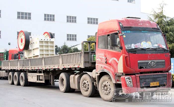 顎式破碎機發貨現場