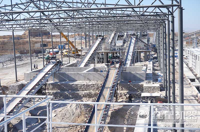 鄂式破碎機(jī)現(xiàn)場(chǎng)