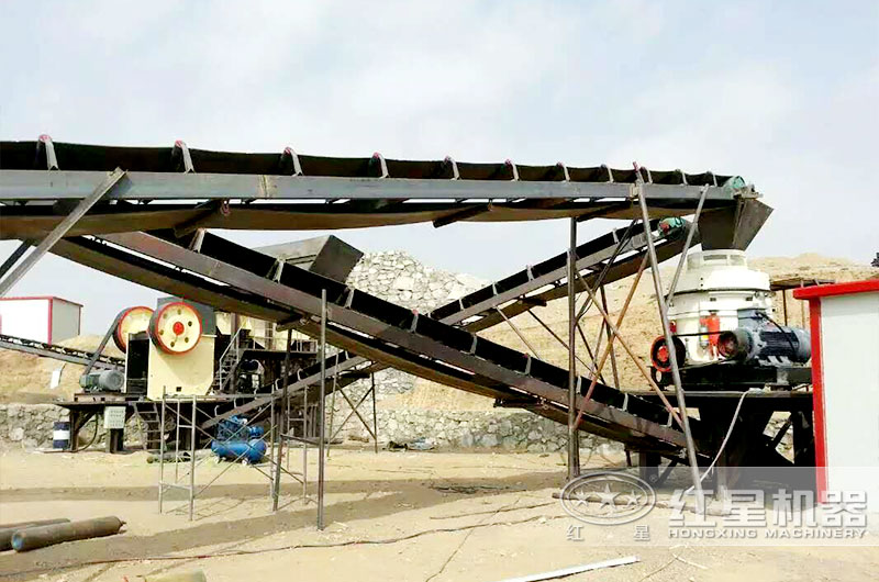 內(nèi)蒙時(shí)產(chǎn)150t玄武巖生產(chǎn)線之顎式破碎機(jī)現(xiàn)場(chǎng)