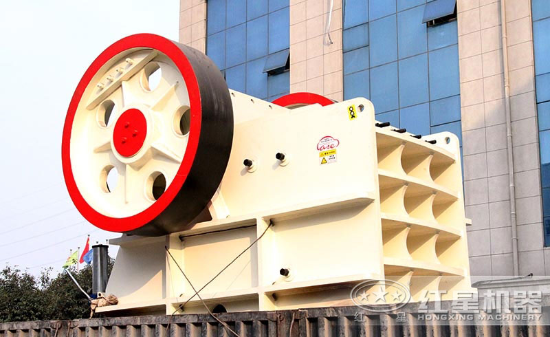 紅星卾式破碎機發貨