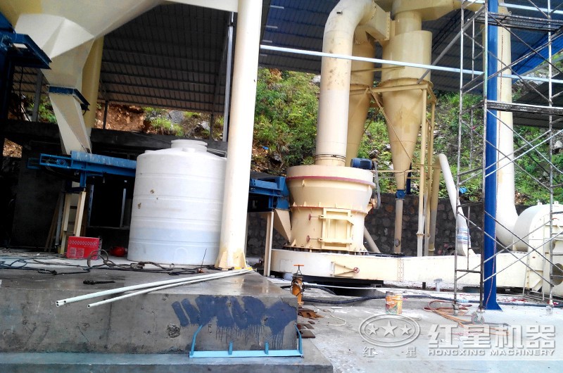 碳化硅磨粉機生產現場