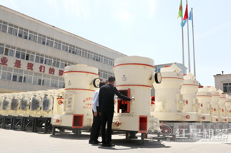 用戶來廠參觀超細磨粉機