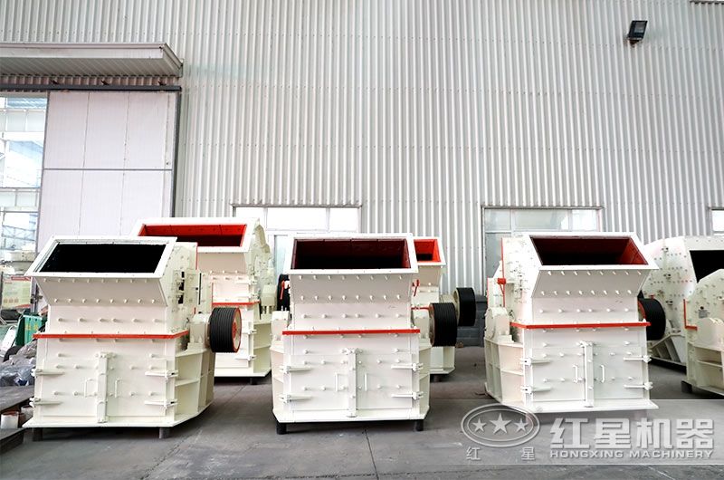 不同型號的超細粉碎機展示