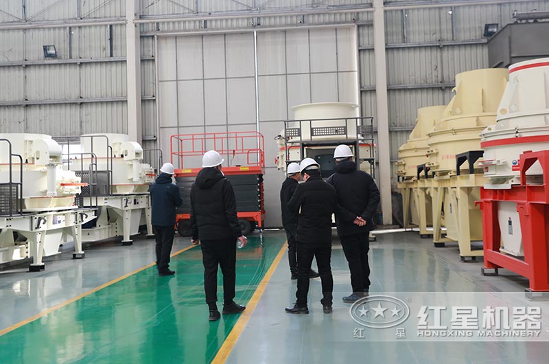 紅星機器專業人員為客戶講解選型