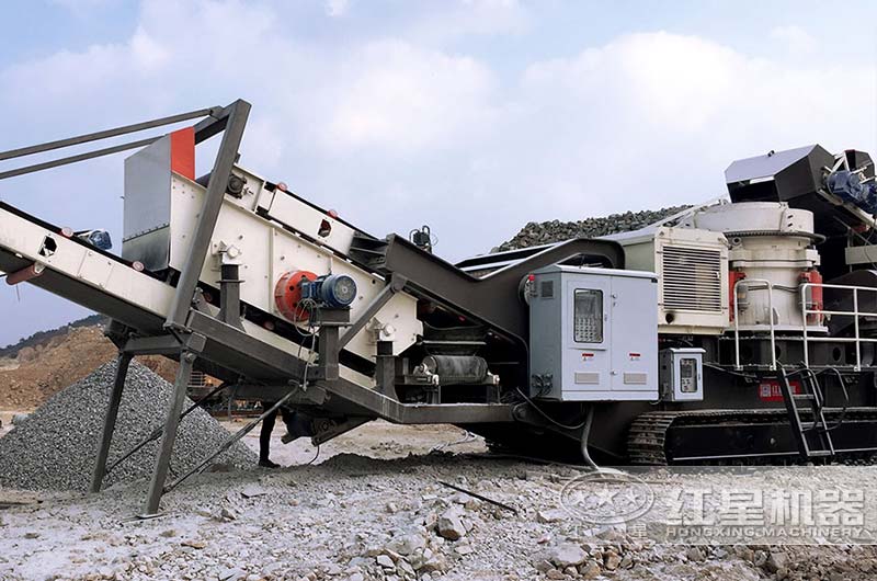 移動(dòng)碎石破碎機(jī)作業(yè)現(xiàn)場