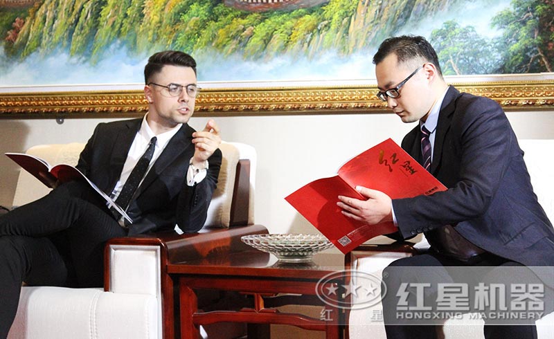 專業工程師為客戶設計生產方案