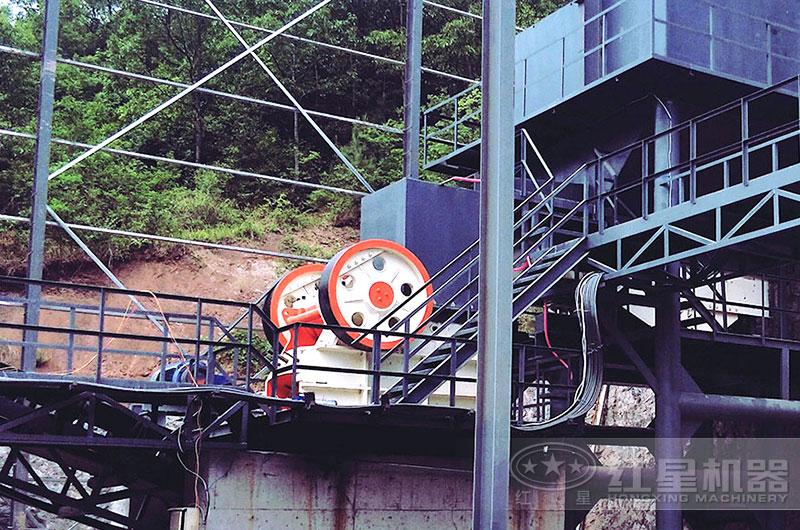 顎式破碎機作業現場