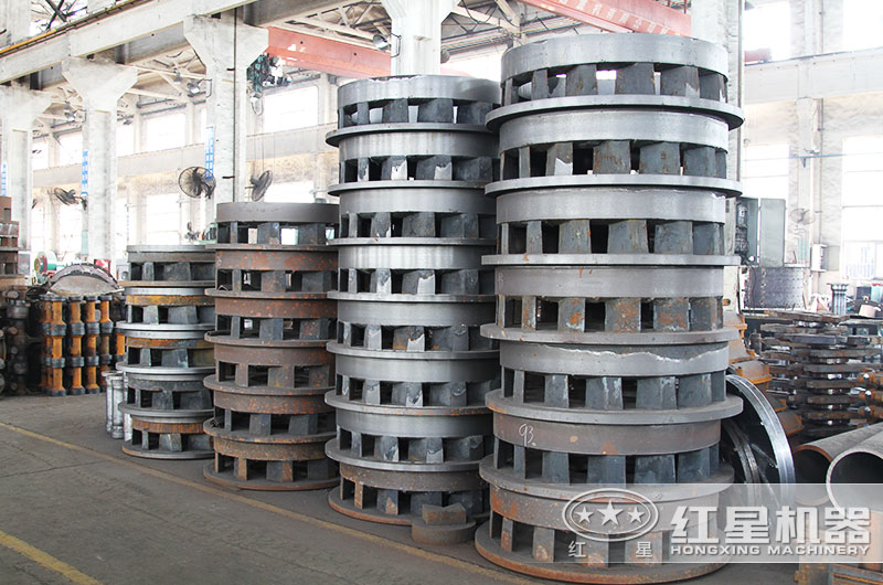 新式雷蒙磨粉機(jī)工作原理內(nèi)部配件展示